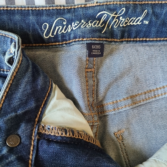 Universal Thread mid-rise skinnies - Picture 2 of 4